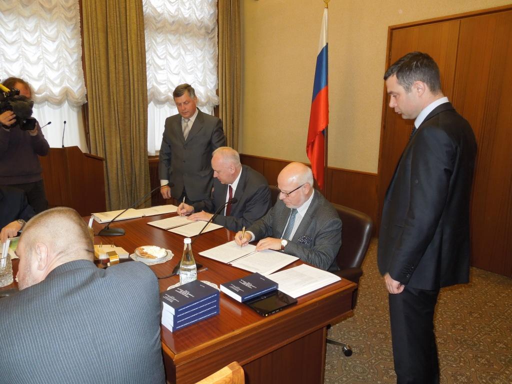 24.11.2011 состоялось подписание Соглашения о сотрудничестве Совета и Следственного комитета РФ.